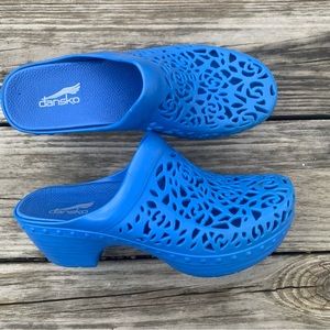 Dansko Pippa molded rubber laser cut blue clogs- 37 (6.5)